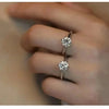 anillo de piedras preciosas